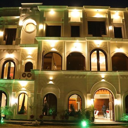 Hotel Pushap Palace Patiāla Екстериор снимка