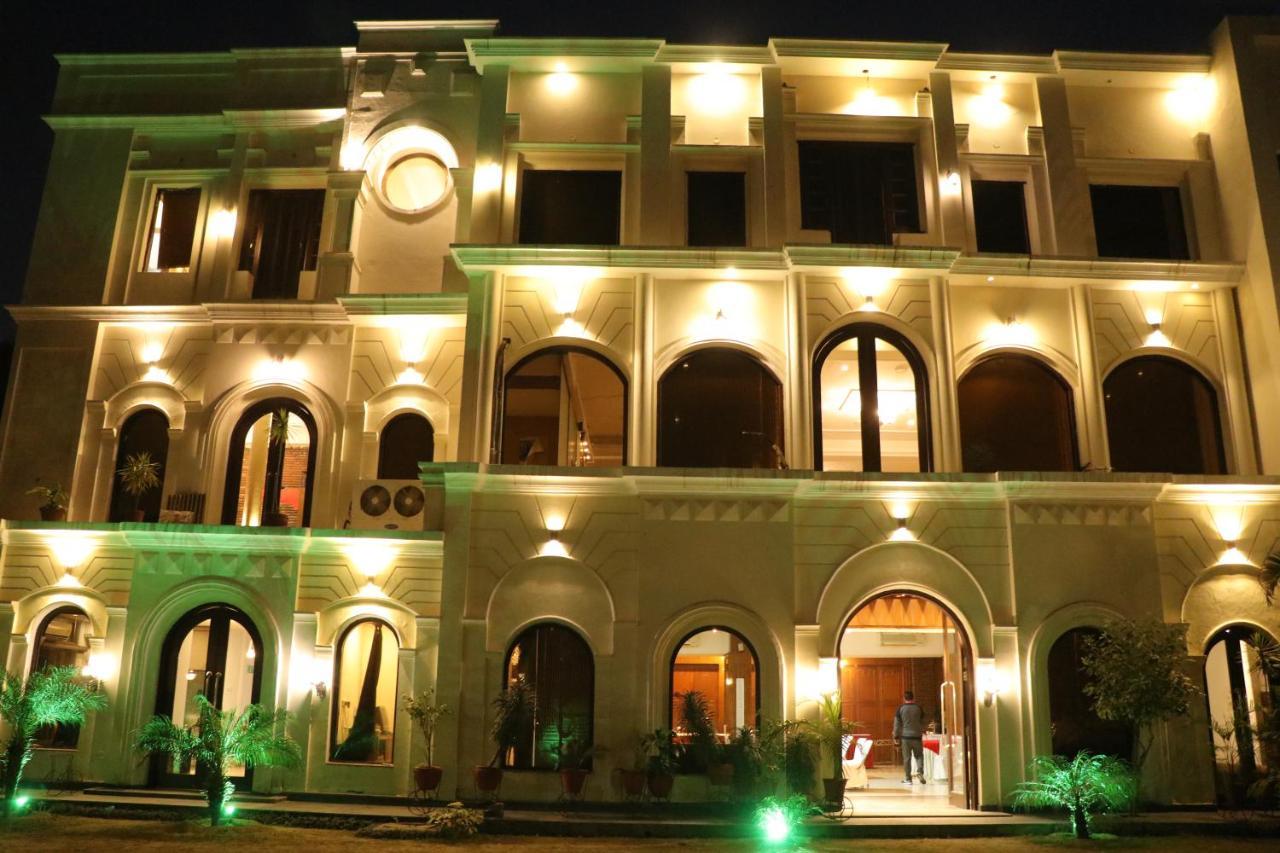Hotel Pushap Palace Patiāla Екстериор снимка