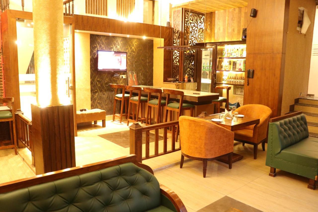 Hotel Pushap Palace Patiāla Екстериор снимка
