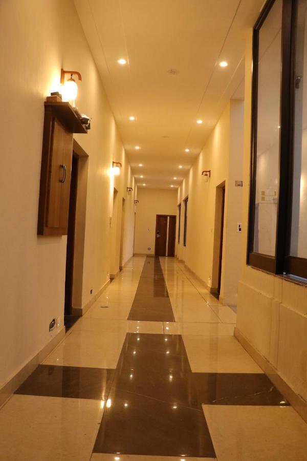 Hotel Pushap Palace Patiāla Екстериор снимка