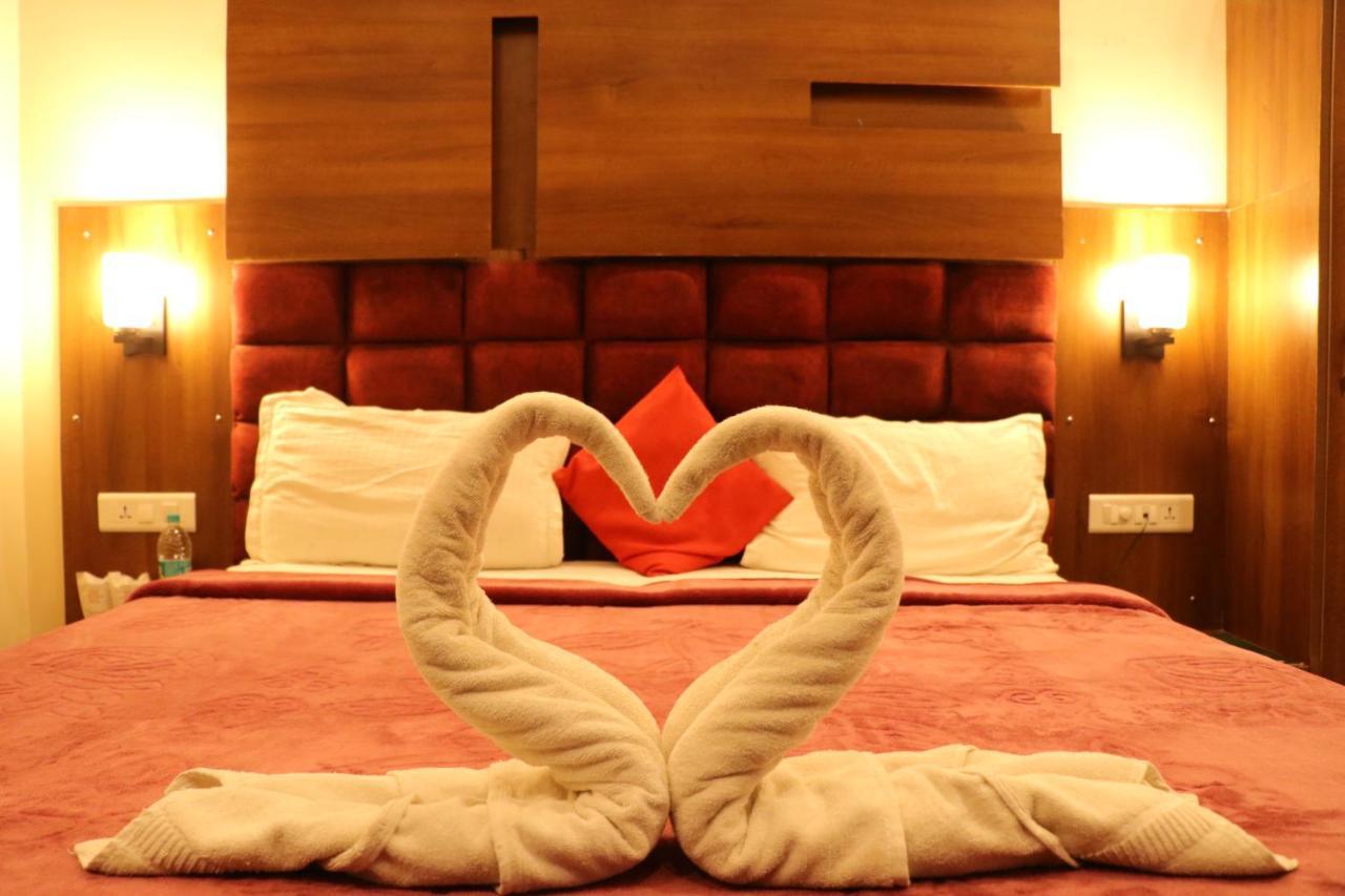 Hotel Pushap Palace Patiāla Екстериор снимка