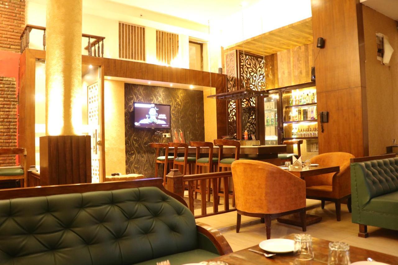 Hotel Pushap Palace Patiāla Екстериор снимка