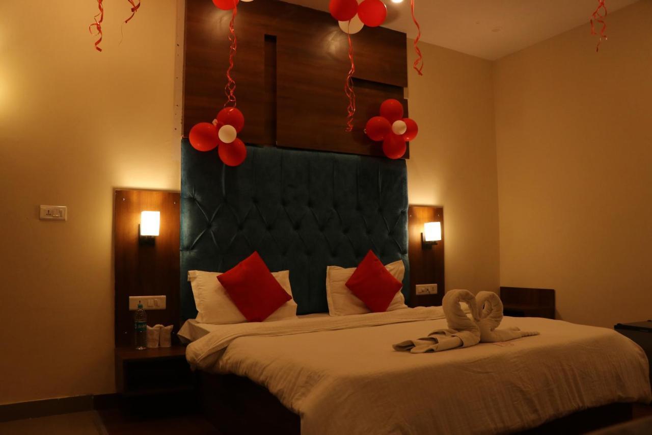 Hotel Pushap Palace Patiāla Екстериор снимка