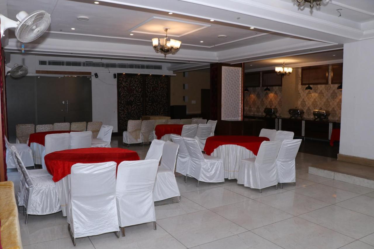 Hotel Pushap Palace Patiāla Екстериор снимка