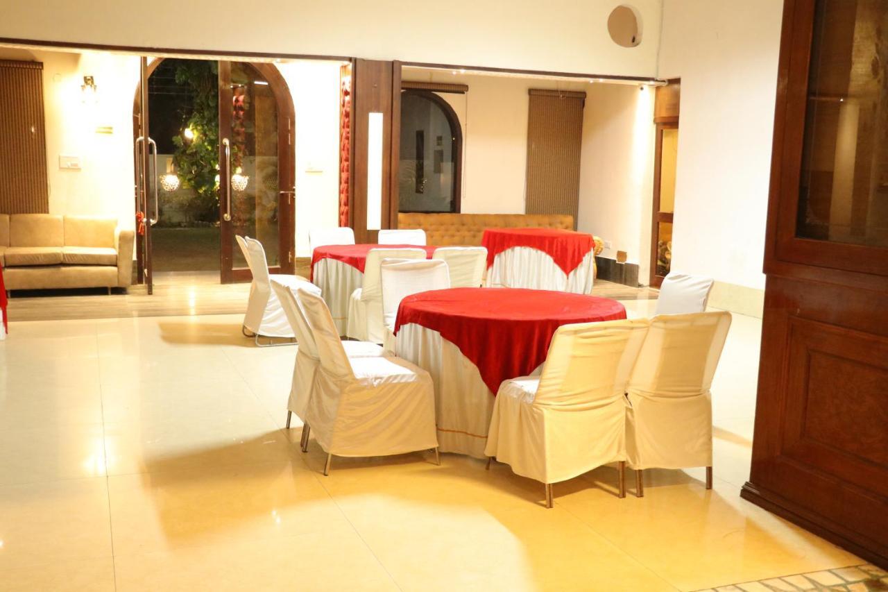 Hotel Pushap Palace Patiāla Екстериор снимка