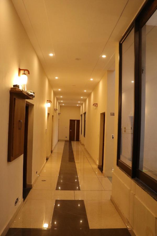 Hotel Pushap Palace Patiāla Екстериор снимка