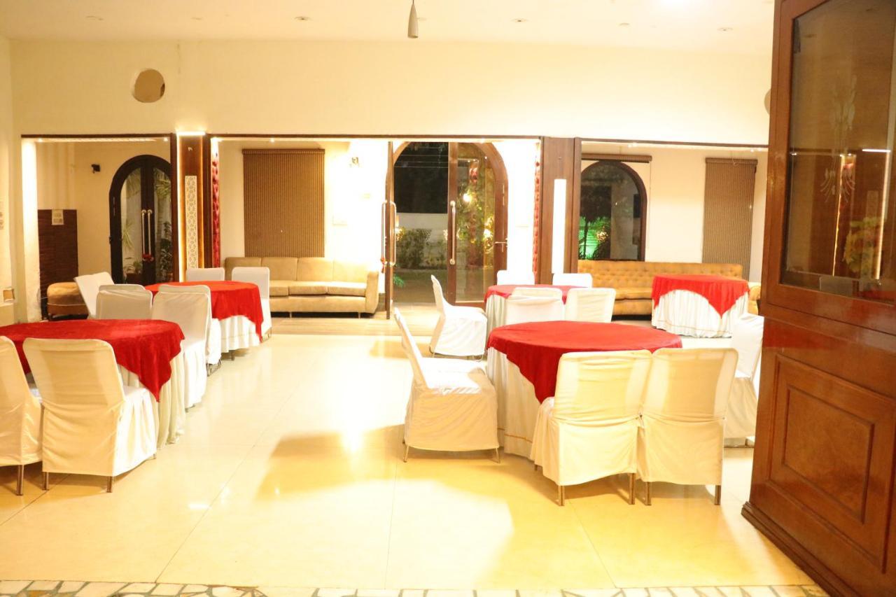 Hotel Pushap Palace Patiāla Екстериор снимка